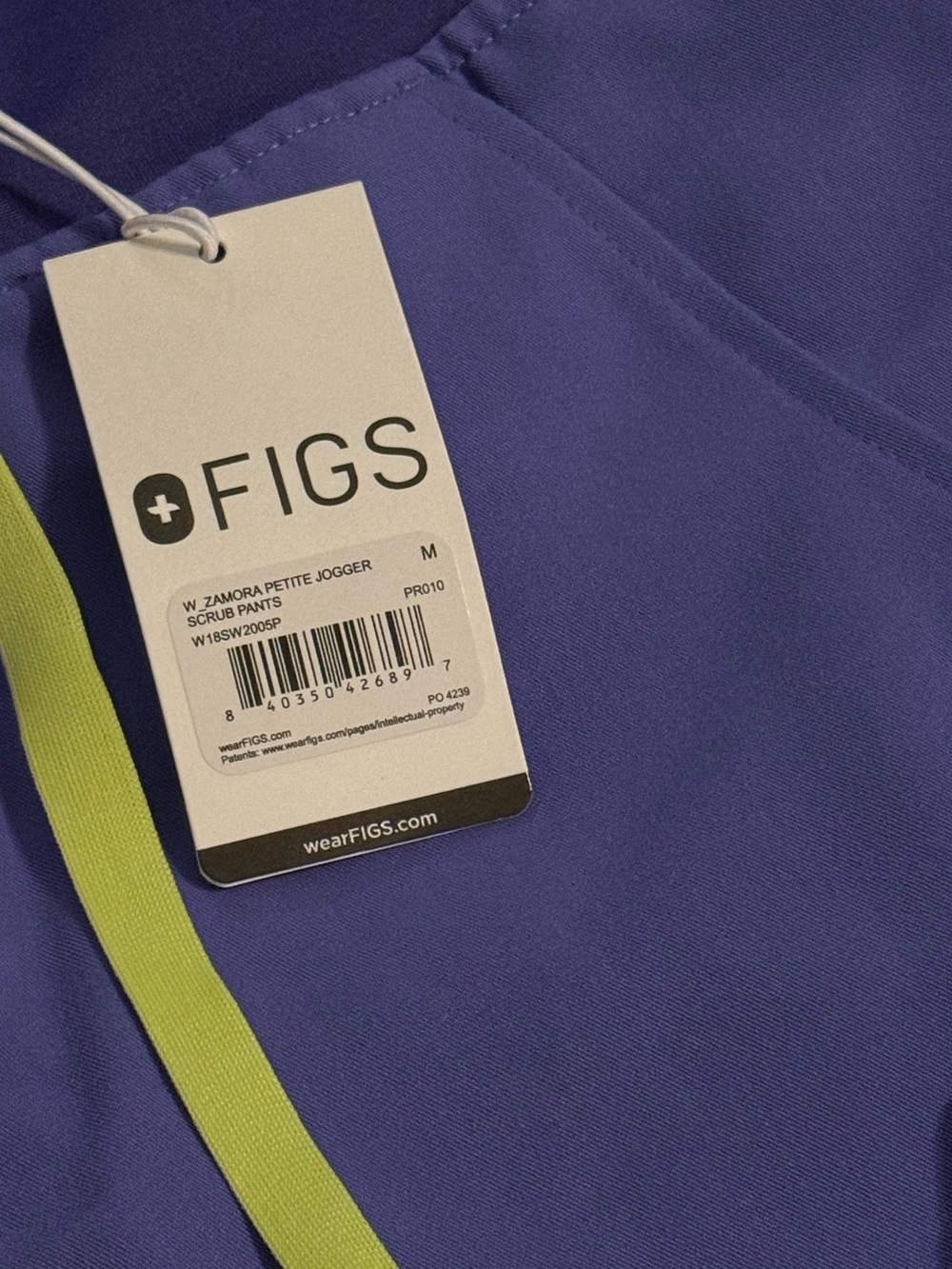 *FIGS Women’s Blueberry Scrub Jogger with Lime Trim*